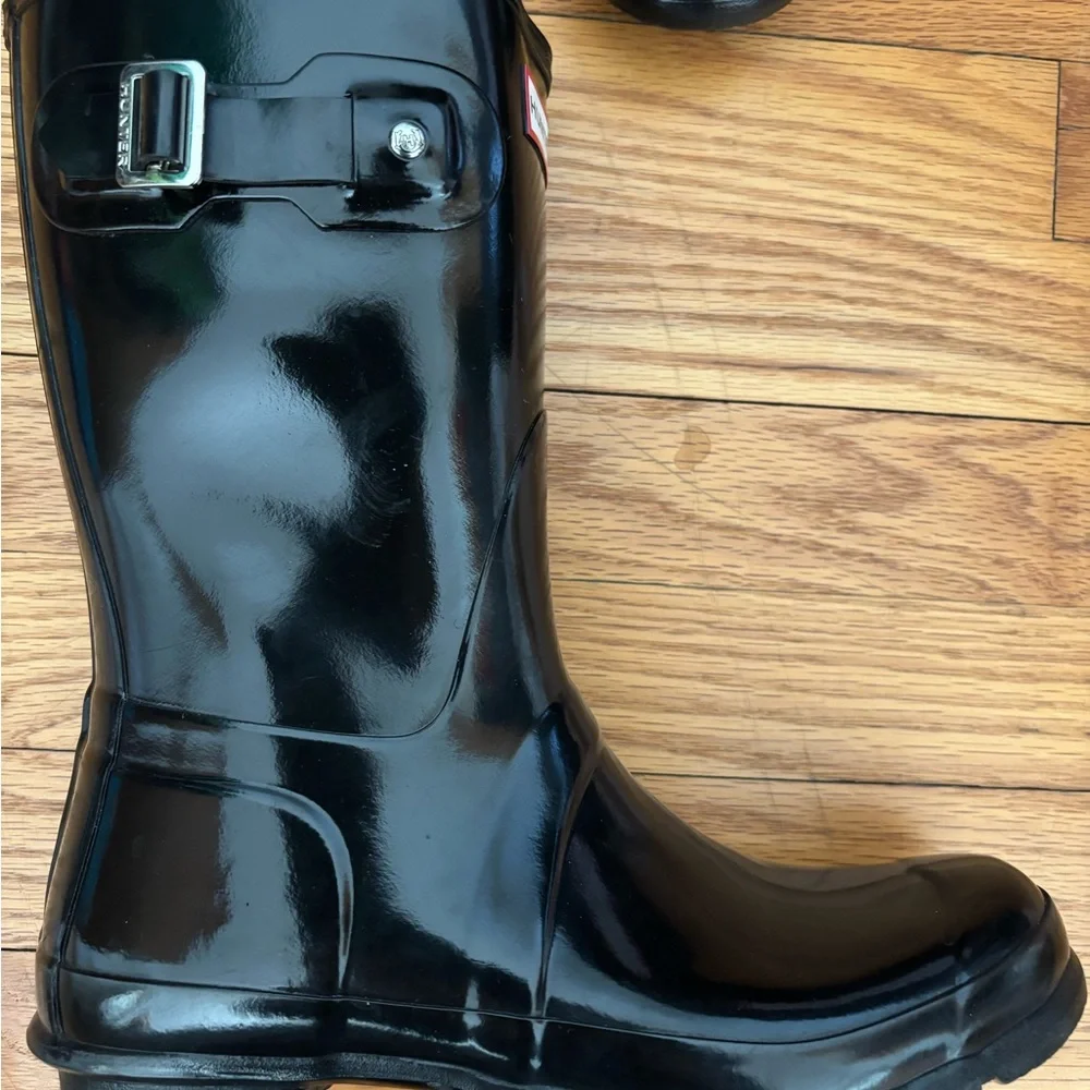 Hunter Women’s Glossy Black Short Size Boots~Size 8/F-7/M~W23700~EUC - Picture 5 of 16